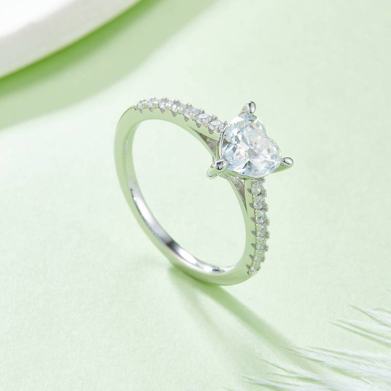 微镶心形S925银镀白金MoissaniteWomen's Ring1.0ctD级